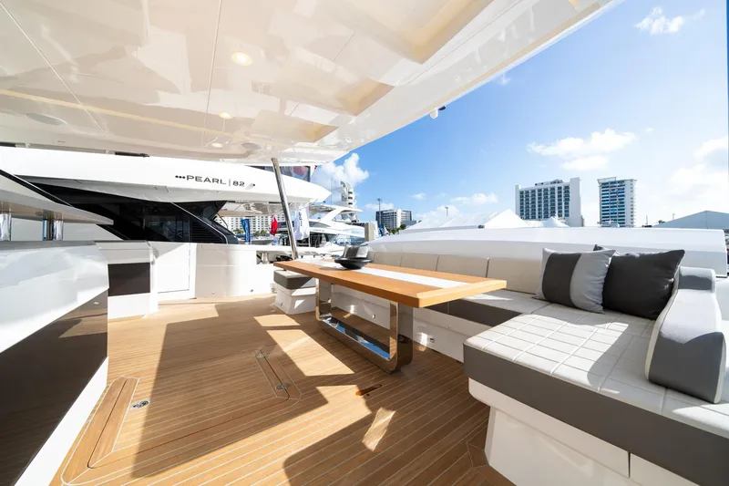 95 Pearl Yacht Photos Pics 