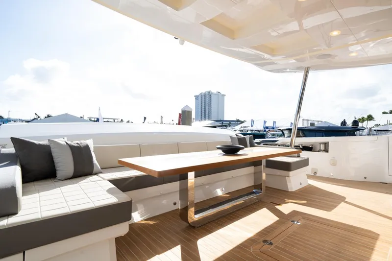 95 Pearl Yacht Photos Pics 