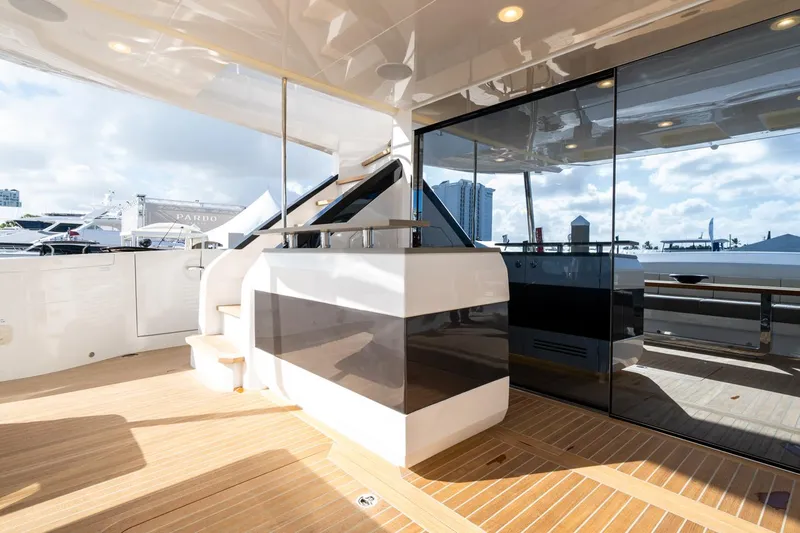 95 Pearl Yacht Photos Pics 