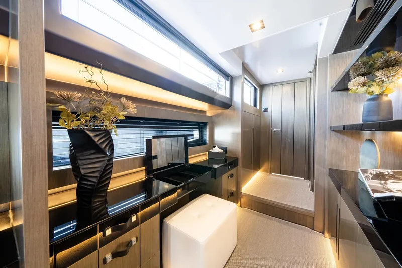 95 Pearl Yacht Photos Pics 