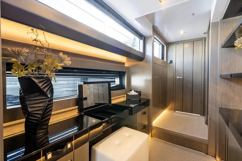 95 Pearl Yacht Photos Pics 