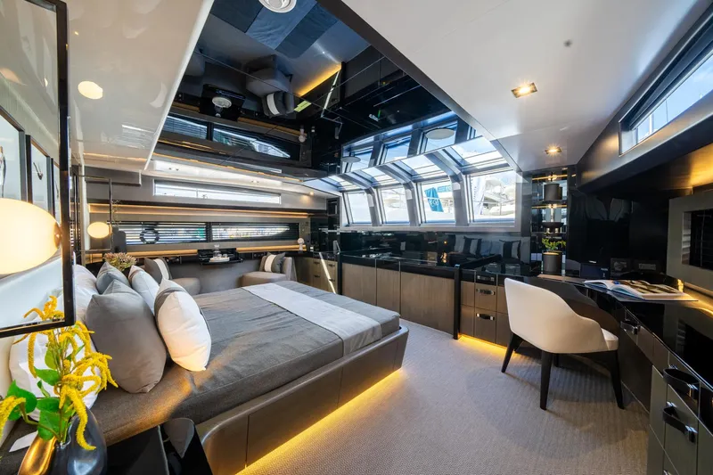 95 Pearl Yacht Photos Pics 