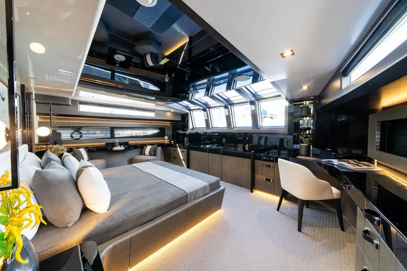 95 Pearl Yacht Photos Pics 