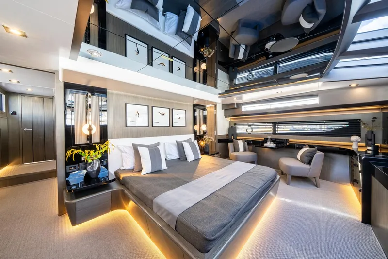 95 Pearl Yacht Photos Pics 