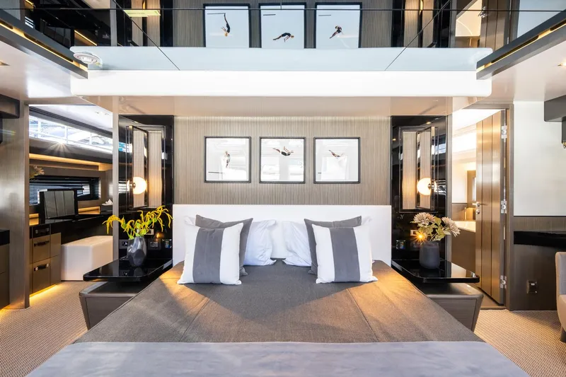 95 Pearl Yacht Photos Pics 