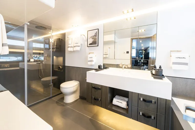 95 Pearl Yacht Photos Pics 