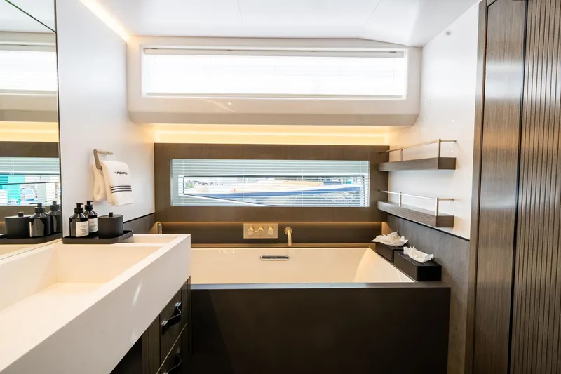 95 Pearl Yacht Photos Pics 