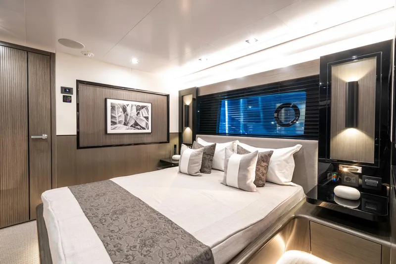 95 Pearl Yacht Photos Pics 