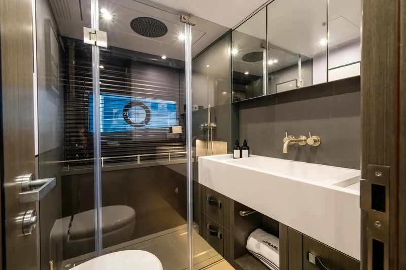 95 Pearl Yacht Photos Pics 