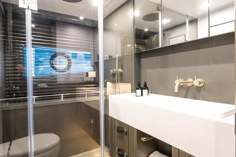 95 Pearl Yacht Photos Pics 