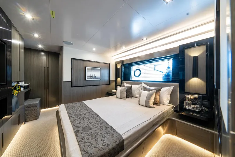 95 Pearl Yacht Photos Pics 