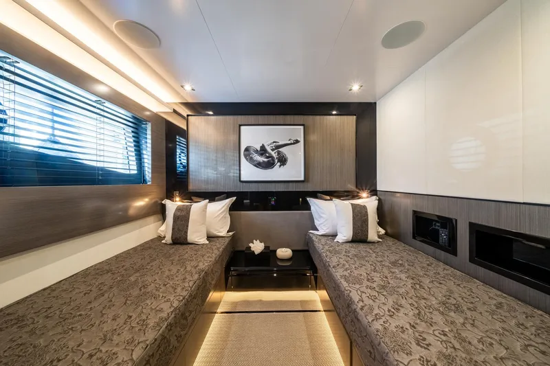 95 Pearl Yacht Photos Pics 