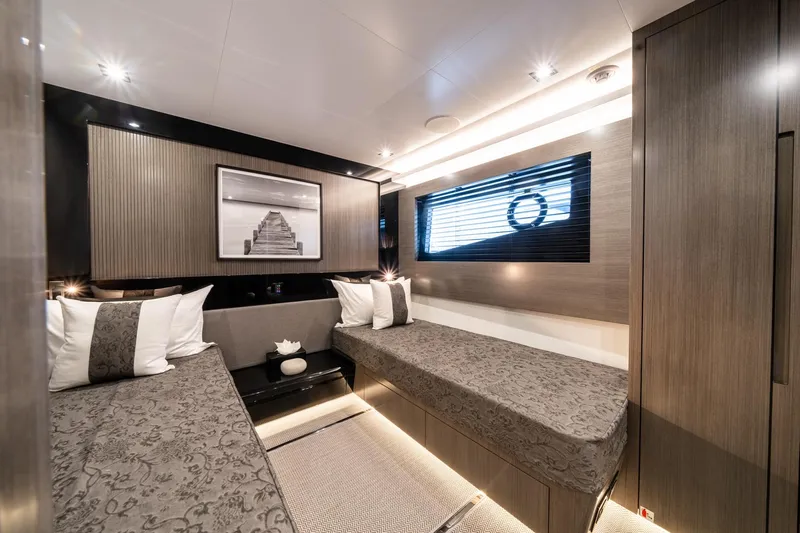 95 Pearl Yacht Photos Pics 