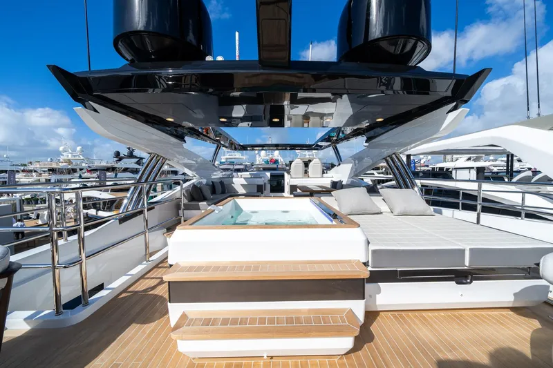 95 Pearl Yacht Photos Pics 