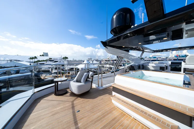 95 Pearl Yacht Photos Pics 