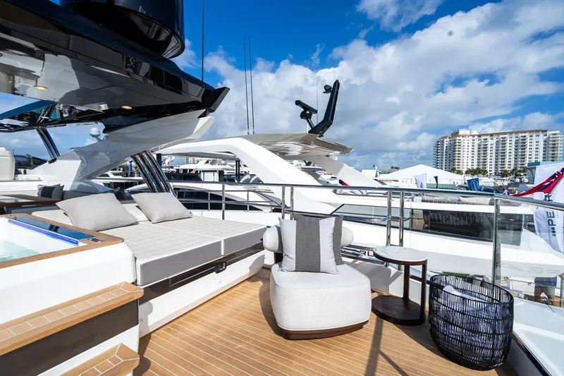 95 Pearl Yacht Photos Pics 