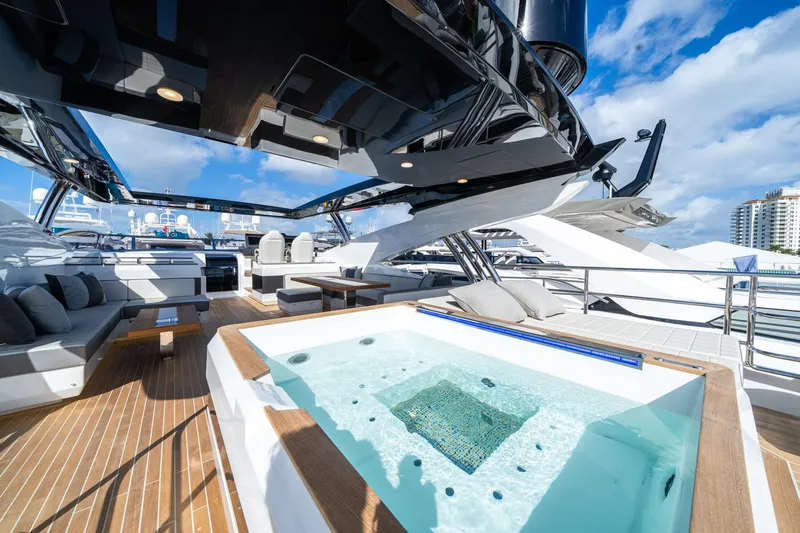 95 Pearl Yacht Photos Pics 