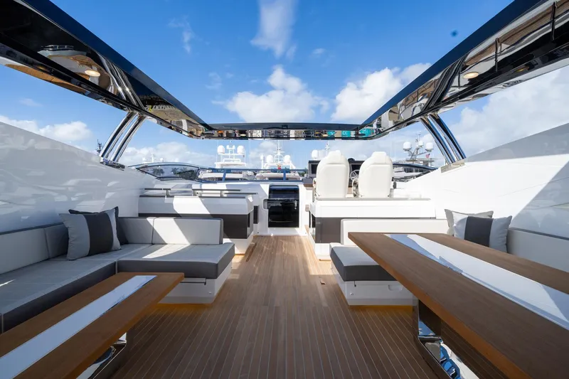 95 Pearl Yacht Photos Pics 