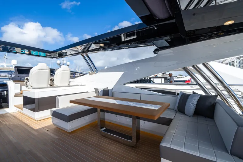 95 Pearl Yacht Photos Pics 