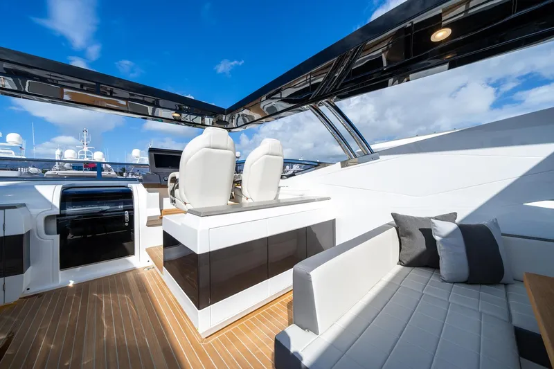 95 Pearl Yacht Photos Pics 