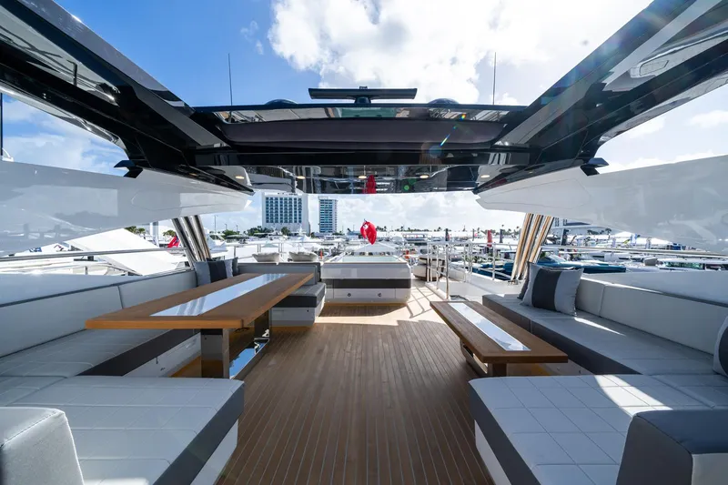 95 Pearl Yacht Photos Pics 