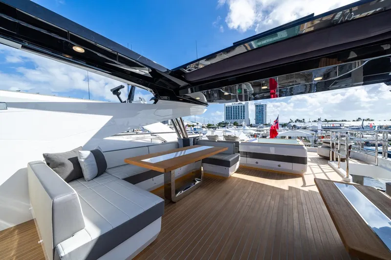 95 Pearl Yacht Photos Pics 