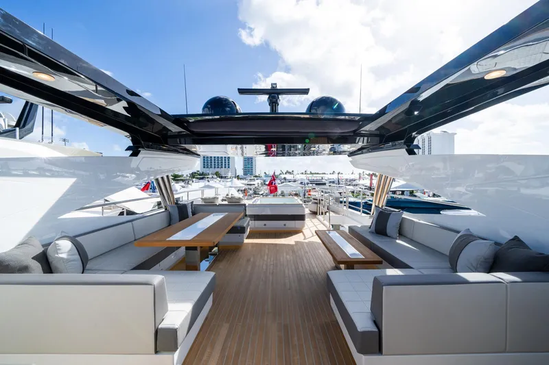 95 Pearl Yacht Photos Pics 