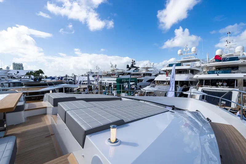 95 Pearl Yacht Photos Pics 