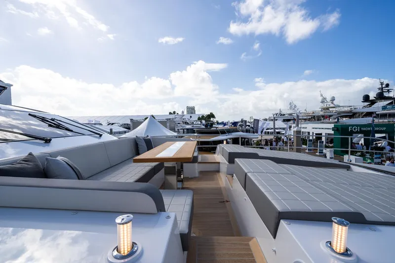 95 Pearl Yacht Photos Pics 