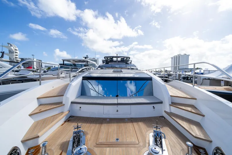 95 Pearl Yacht Photos Pics 