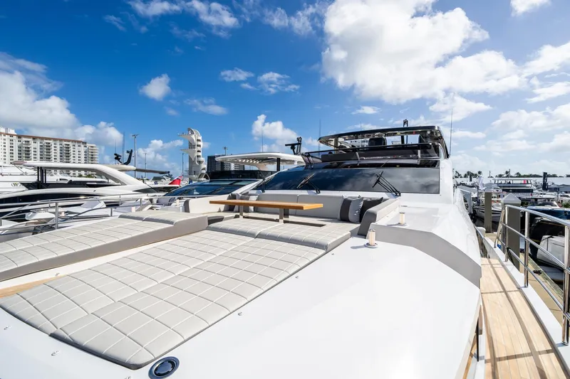 95 Pearl Yacht Photos Pics 