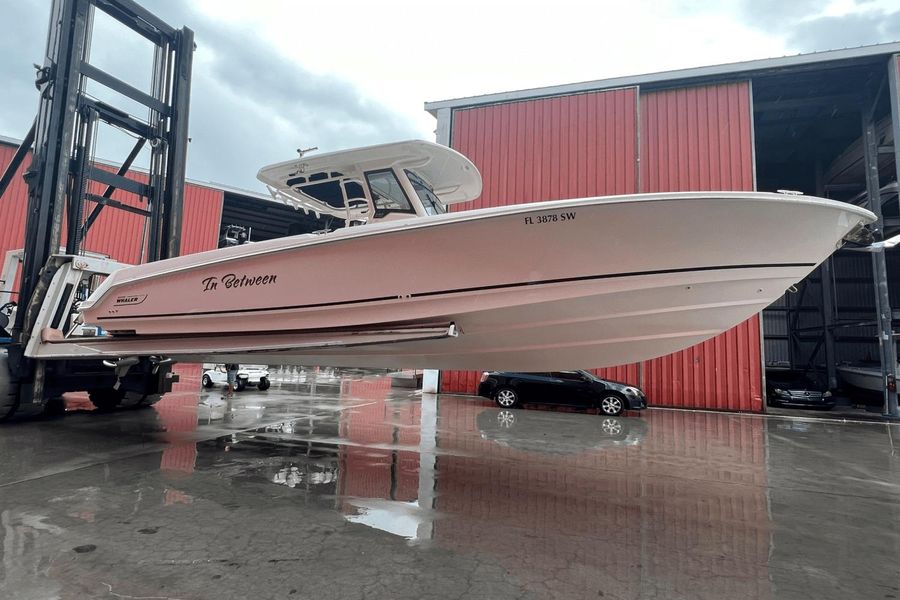 2021 Boston Whaler 330 Outrage