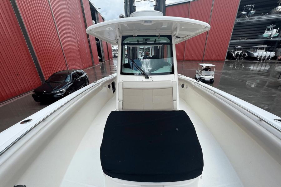 2021 Boston Whaler 330 Outrage