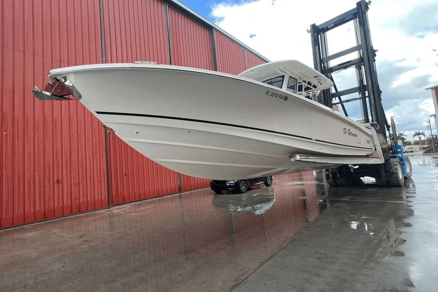 2021 Boston Whaler 330 Outrage