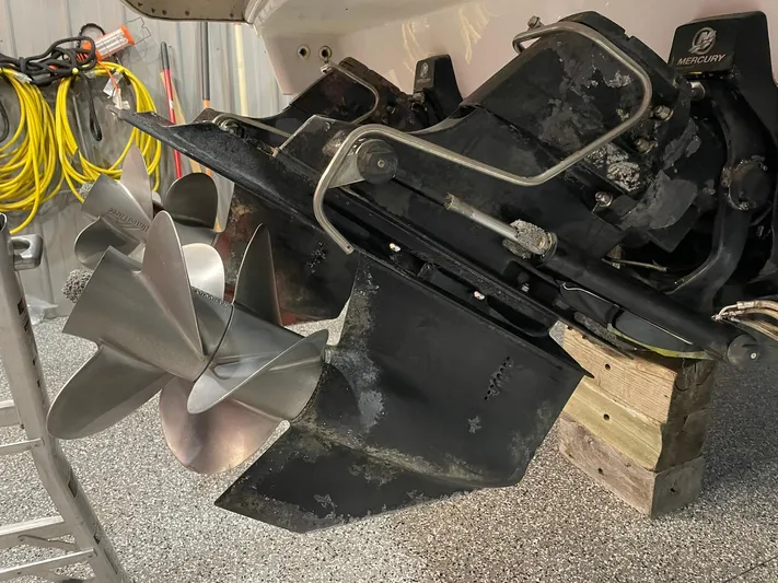 "abe Froman" Yacht Photos Pics Close-up of a 2006 Formula 330 Sun Sport boat propeller and outdrive.