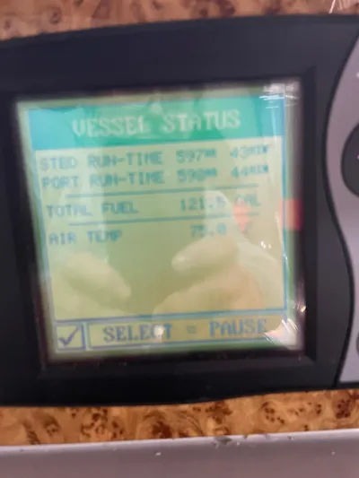 "abe Froman" Yacht Photos Pics Close-up of a 2006 Formula 330 Sun Sport vessel status display.