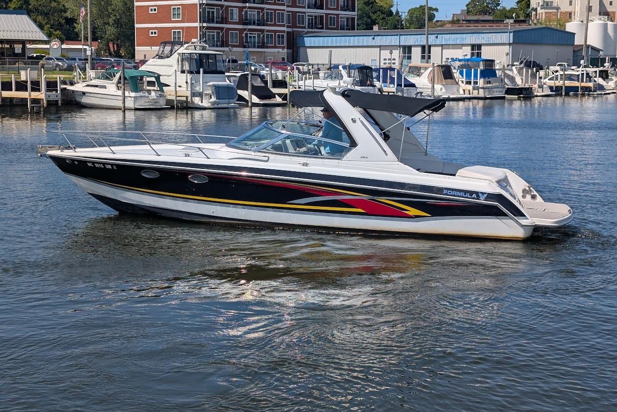 Formula 330 Sun Sport