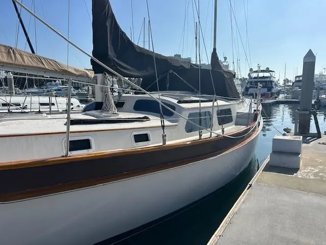 Equinox Yacht Photos Pics 