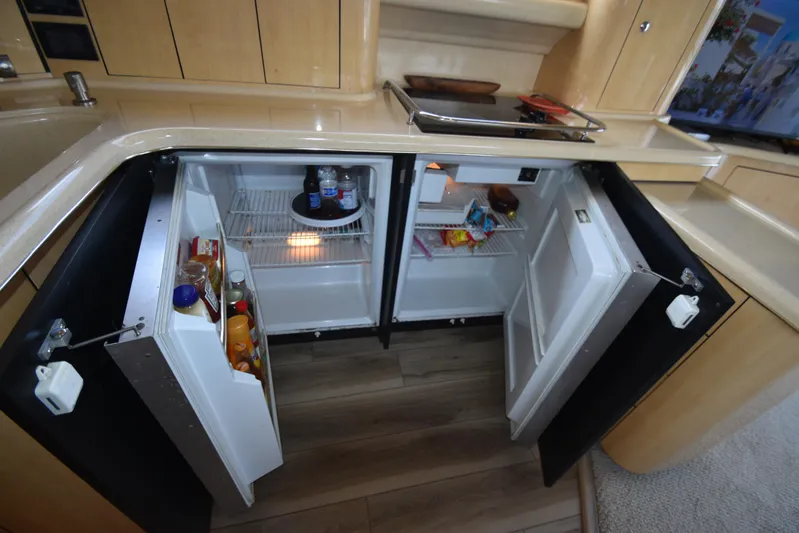 Phaze Three Yacht Photos Pics 