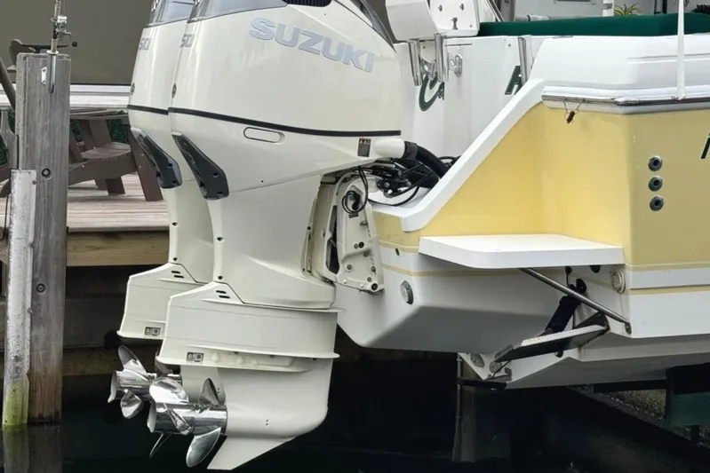 Cat Five Yacht Photos Pics White Suzuki 350s with Duo Props