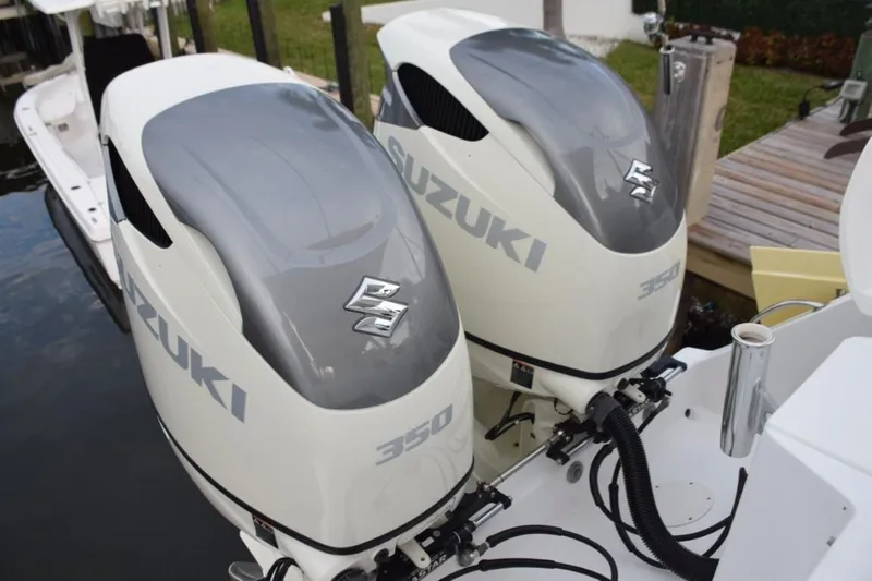 Cat Five Yacht Photos Pics 350hp Suzuki with just over 400 hours since new in '19