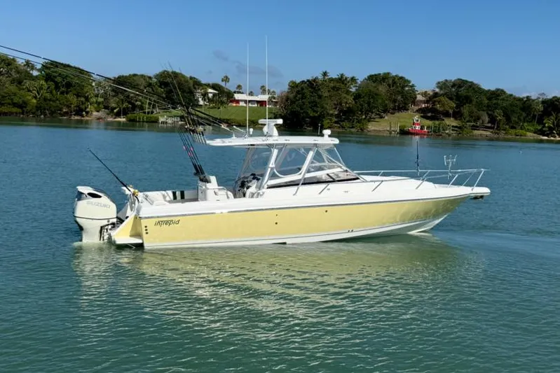 Cat Five Yacht Photos Pics 