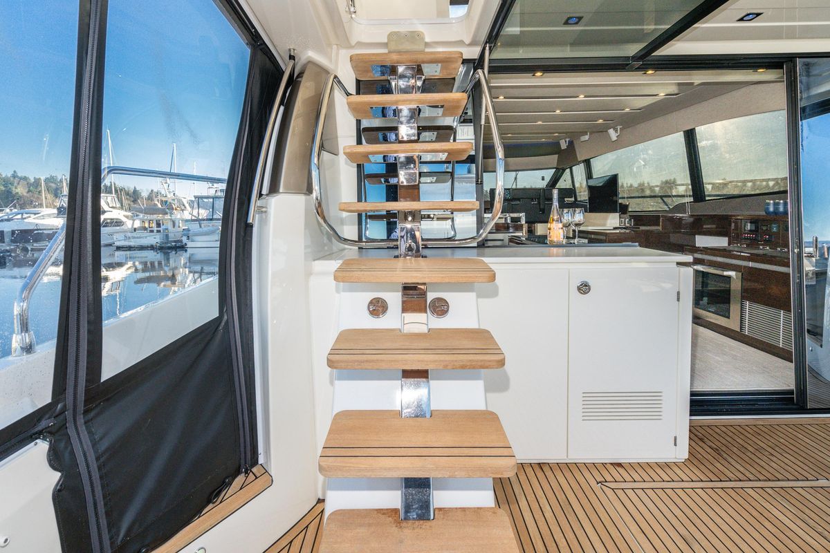 2018 Prestige 63 