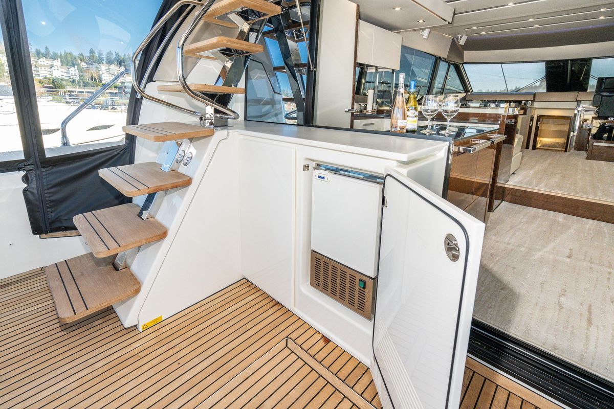 2018 Prestige 63 
