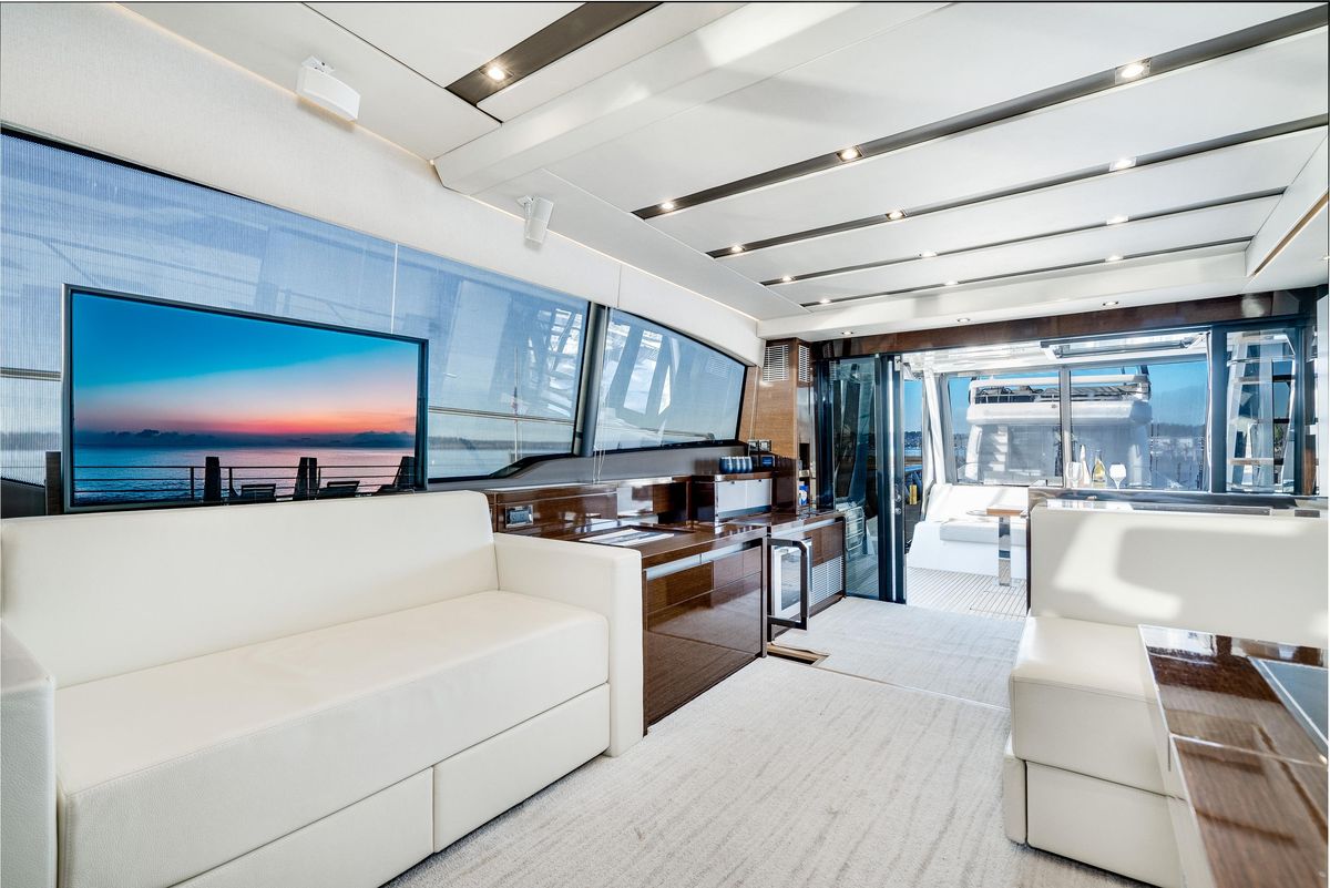 2018 Prestige 63 