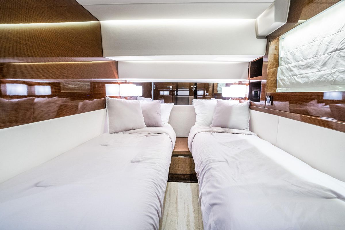 2018 Prestige 63 