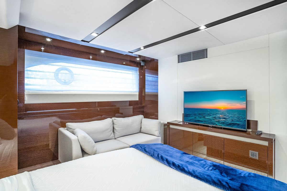 2018 Prestige 63 