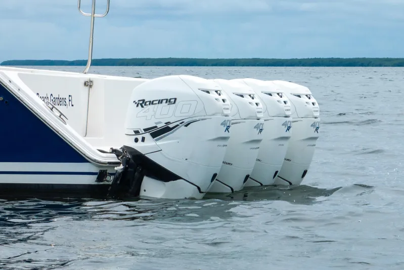  Yacht Photos Pics 2016 SeaHunter 45 boat with four Mercury Racing 400 outboard engines on the water.