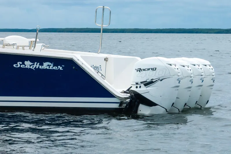  Yacht Photos Pics 2016 SeaHunter 45 boat with four powerful Racing 400 outboard engines on the water.