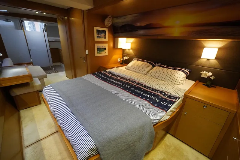  Yacht Photos Pics 27 Master Cabin